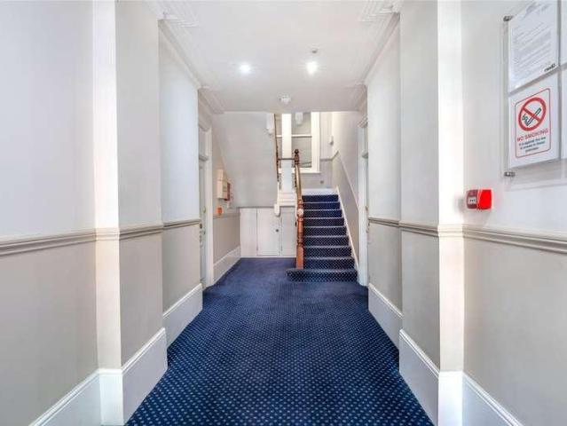 3 bed flat for sale
