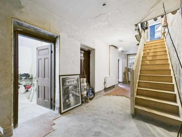 3 bed flat for sale