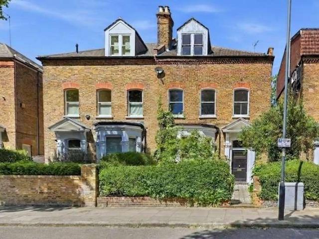3 bed flat for sale