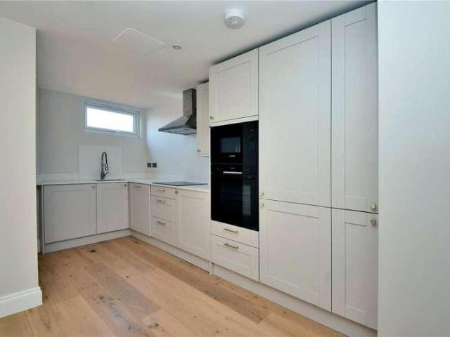 3 bed flat for sale