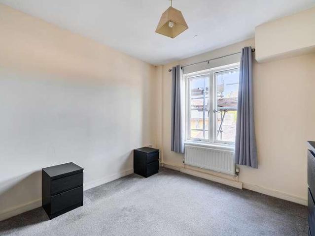 3 bed flat for sale