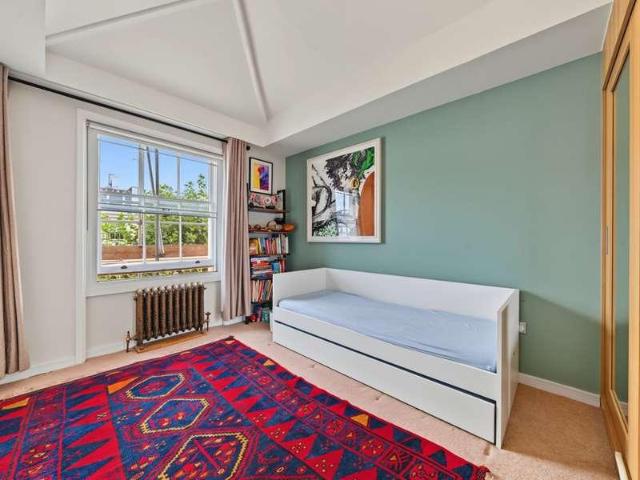 3 bed flat for sale