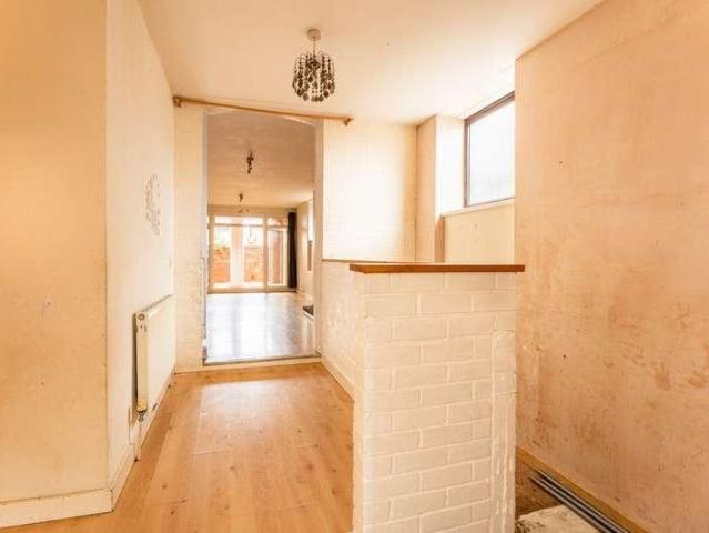3 bed flat for sale