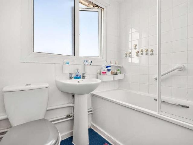 3 bed flat for sale