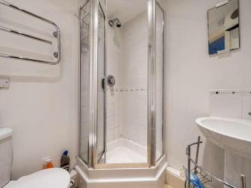 3 bed flat for sale
