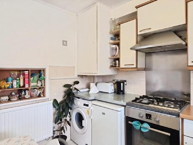 3 bed flat for sale