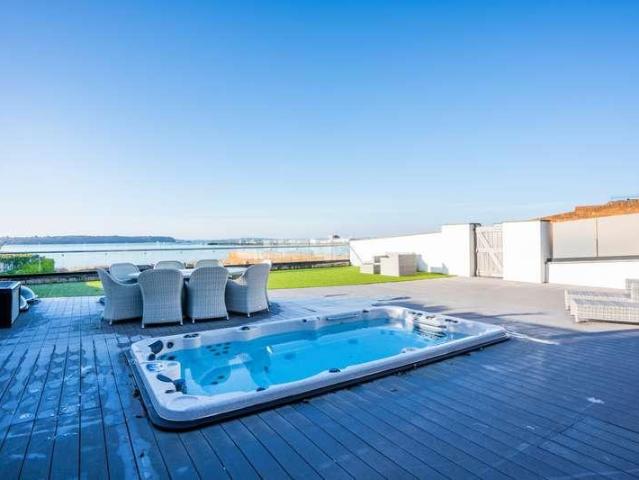 3 bed flat for sale