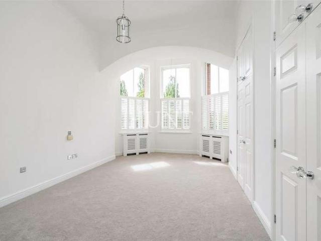 3 bed flat for sale