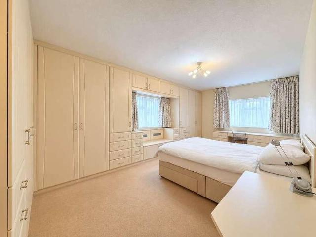 3 bed flat for sale
