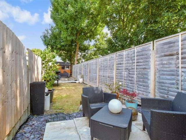 3 bed flat for sale