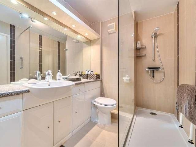 3 bed flat for sale