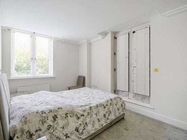 3 bed flat for sale