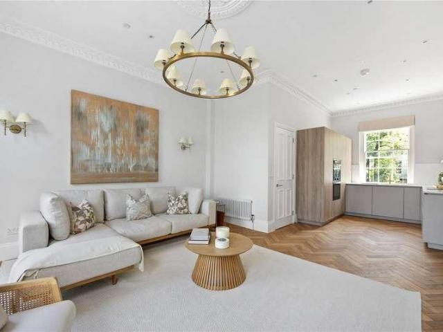 3 bed flat for sale