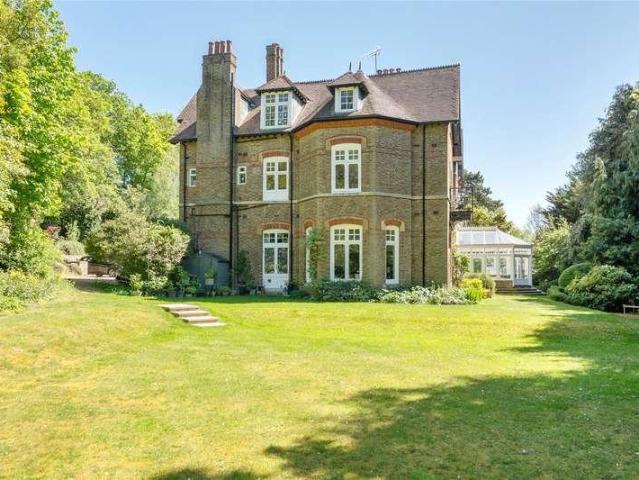 3 bed flat for sale