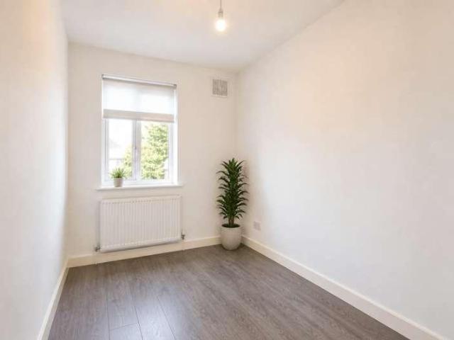 3 bed flat for sale