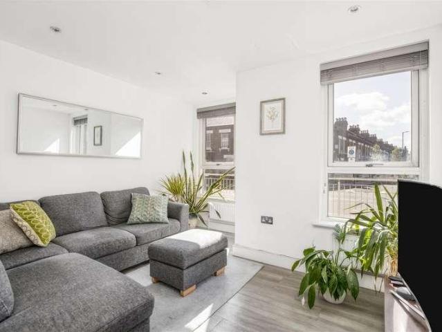 3 bed flat for sale
