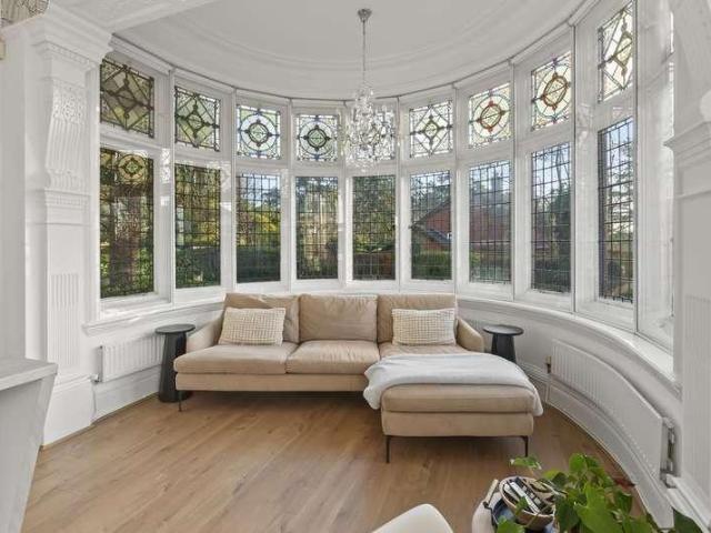 3 bed flat for sale
