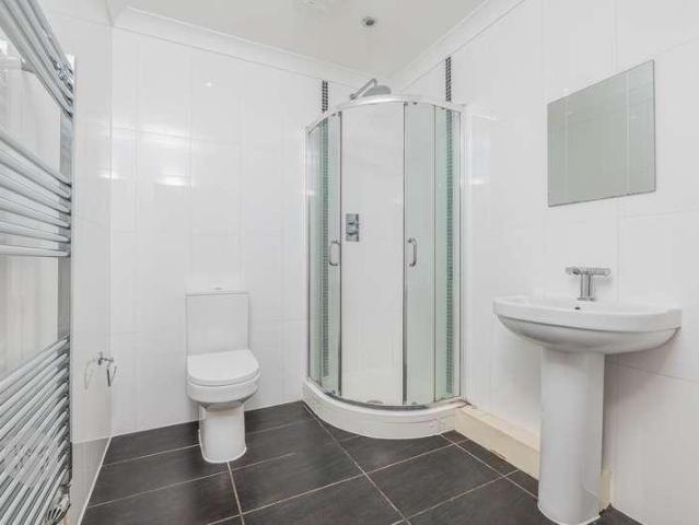 3 bed flat for sale