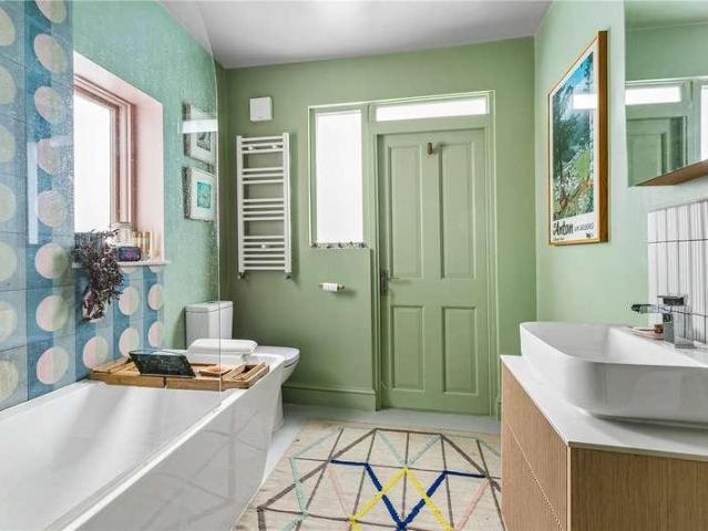 3 bed flat for sale
