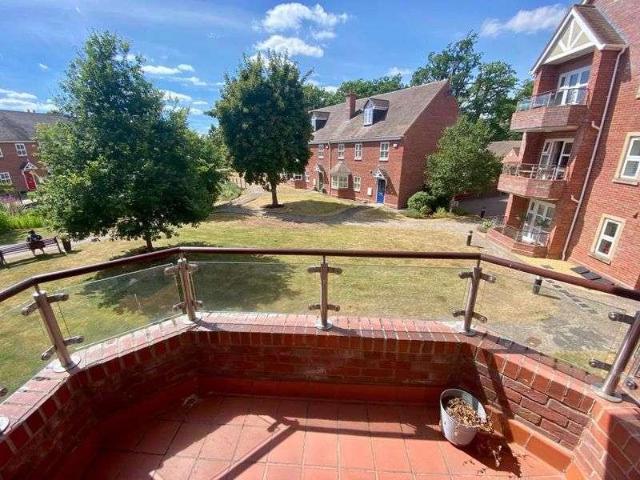 3 bed flat for sale