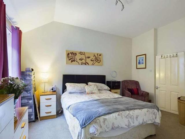 3 bed flat for sale