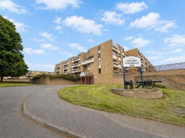 3 bed flat for sale