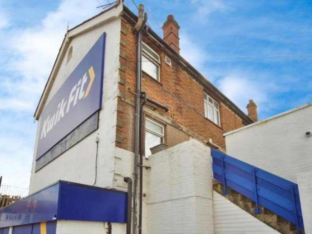 3 bed flat for sale