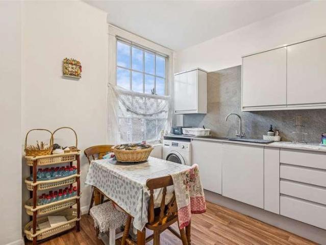 3 bed flat for sale