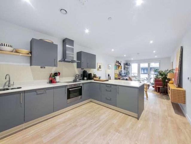 3 bed flat for sale