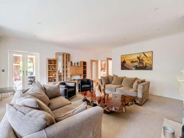 3 bed flat for sale
