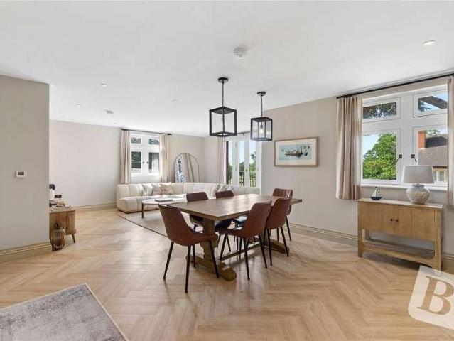 3 bed flat for sale
