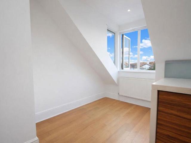 3 bed flat for sale
