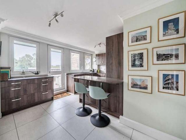 3 bed flat for sale