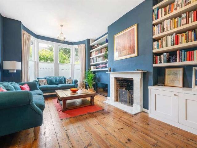3 bed flat for sale