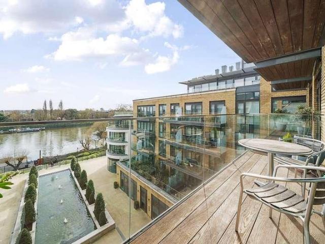 3 bed flat for sale