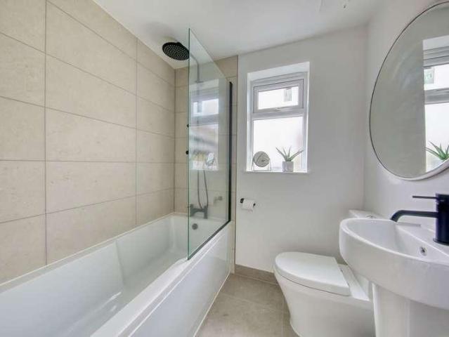 3 bed flat for sale