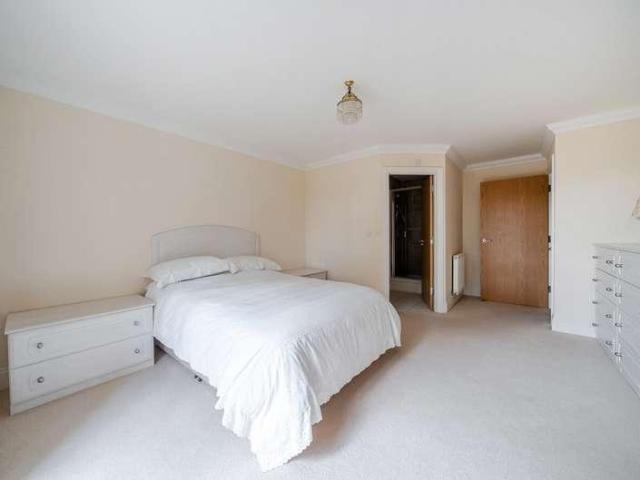 3 bed flat for sale