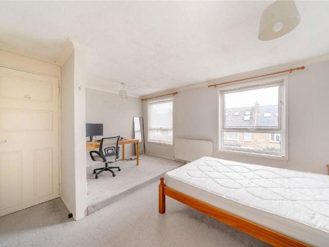 3 bed flat for sale