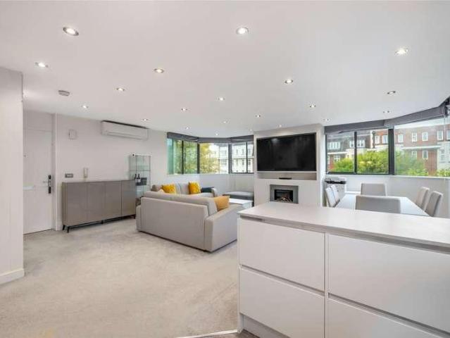 3 bed flat for sale