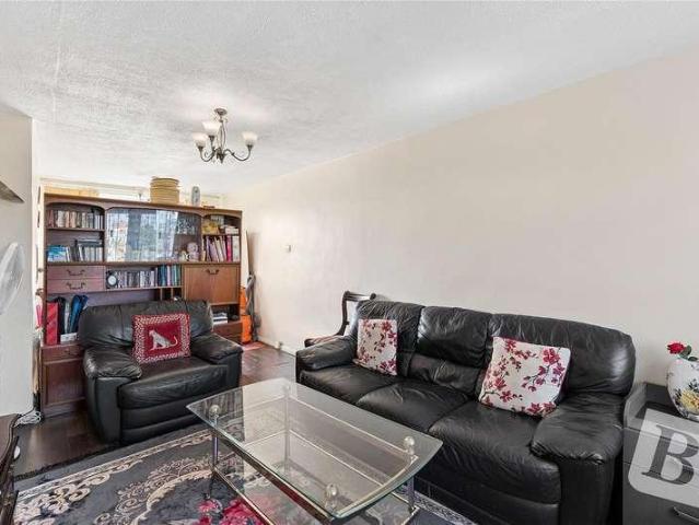 3 bed flat for sale
