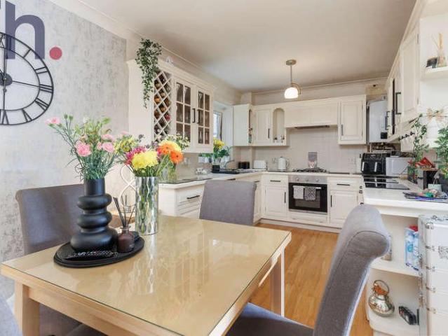 3 bed flat for sale