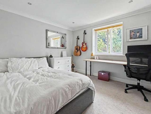 3 bed flat for sale