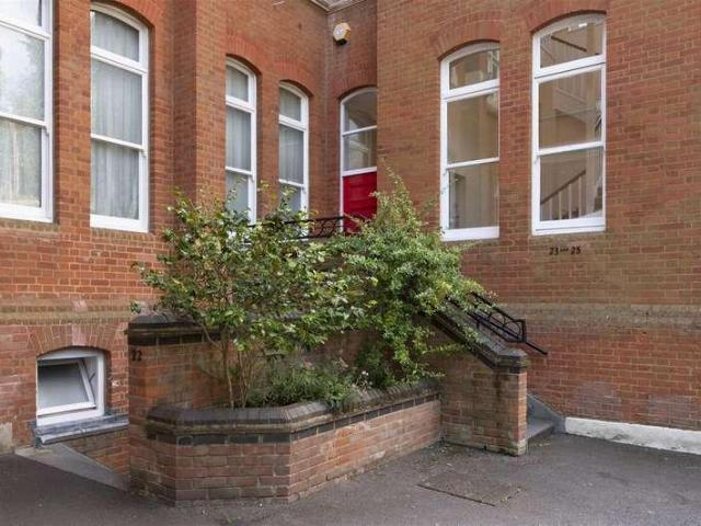 3 bed flat for sale