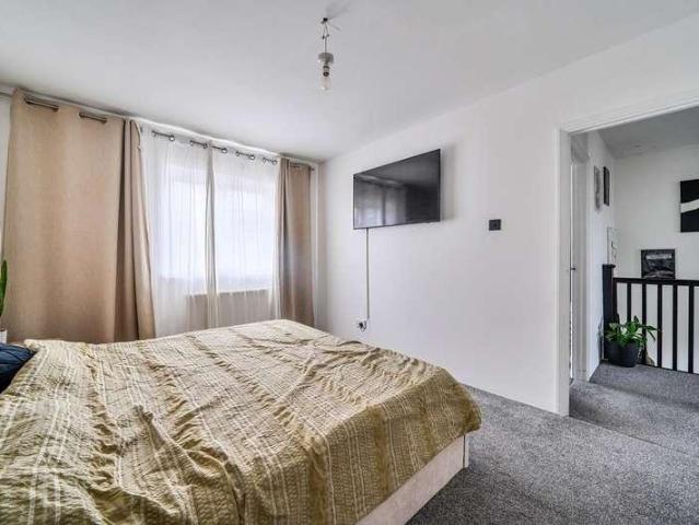 3 bed flat for sale