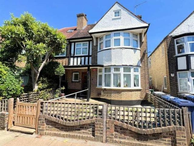 3 bed flat for sale
