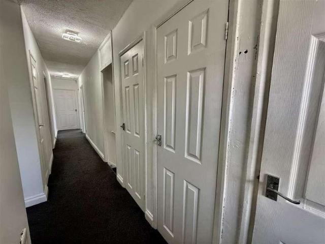 3 bed flat for sale