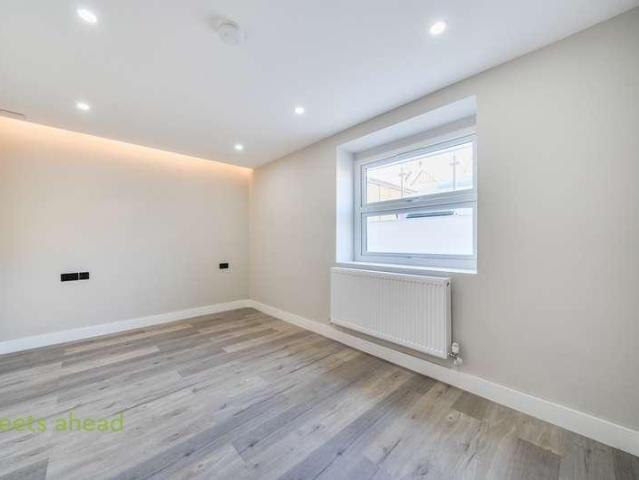 3 bed flat for sale