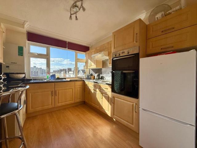 3 bed flat for sale