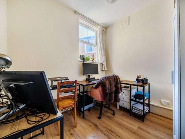 3 bed flat for sale
