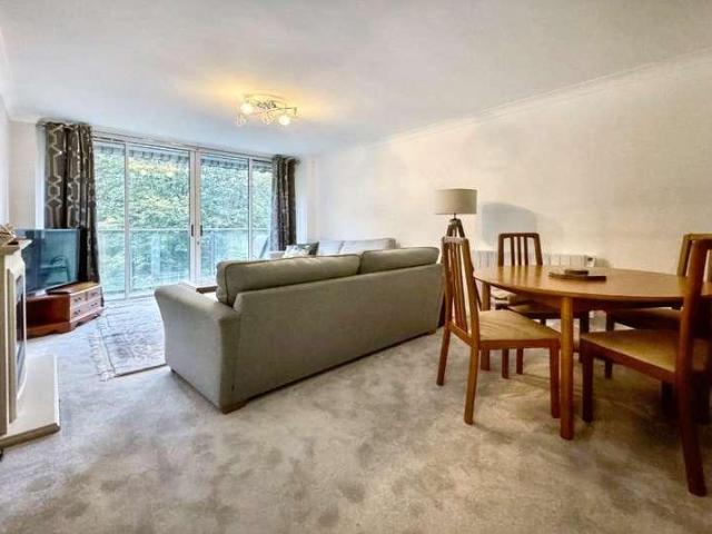 3 bed flat for sale